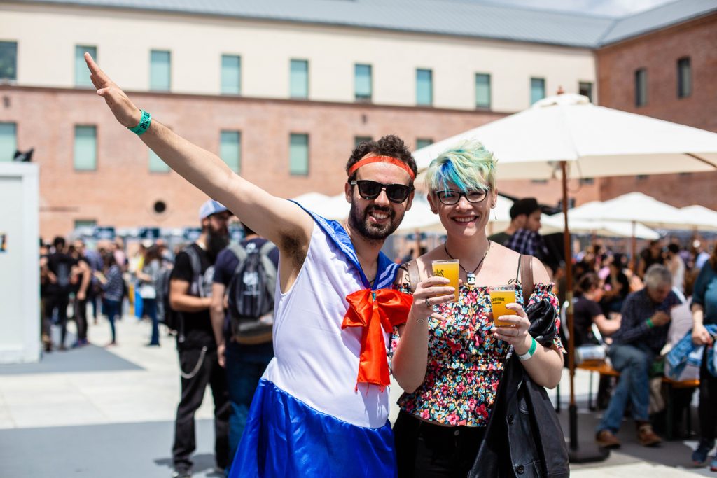Man and woman drinking beer at Madrid Beer & Music Fest