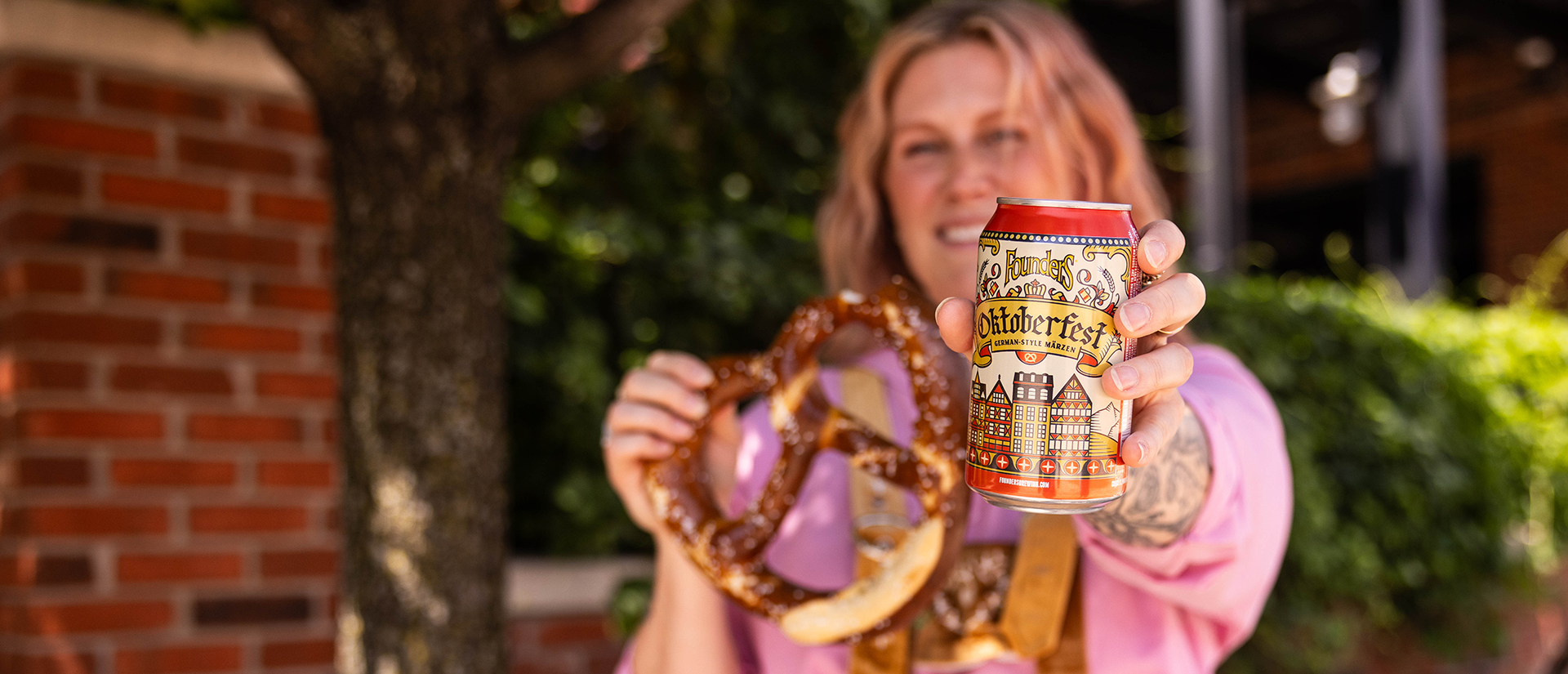 Oktoberfest 12oz Can with a pretzel